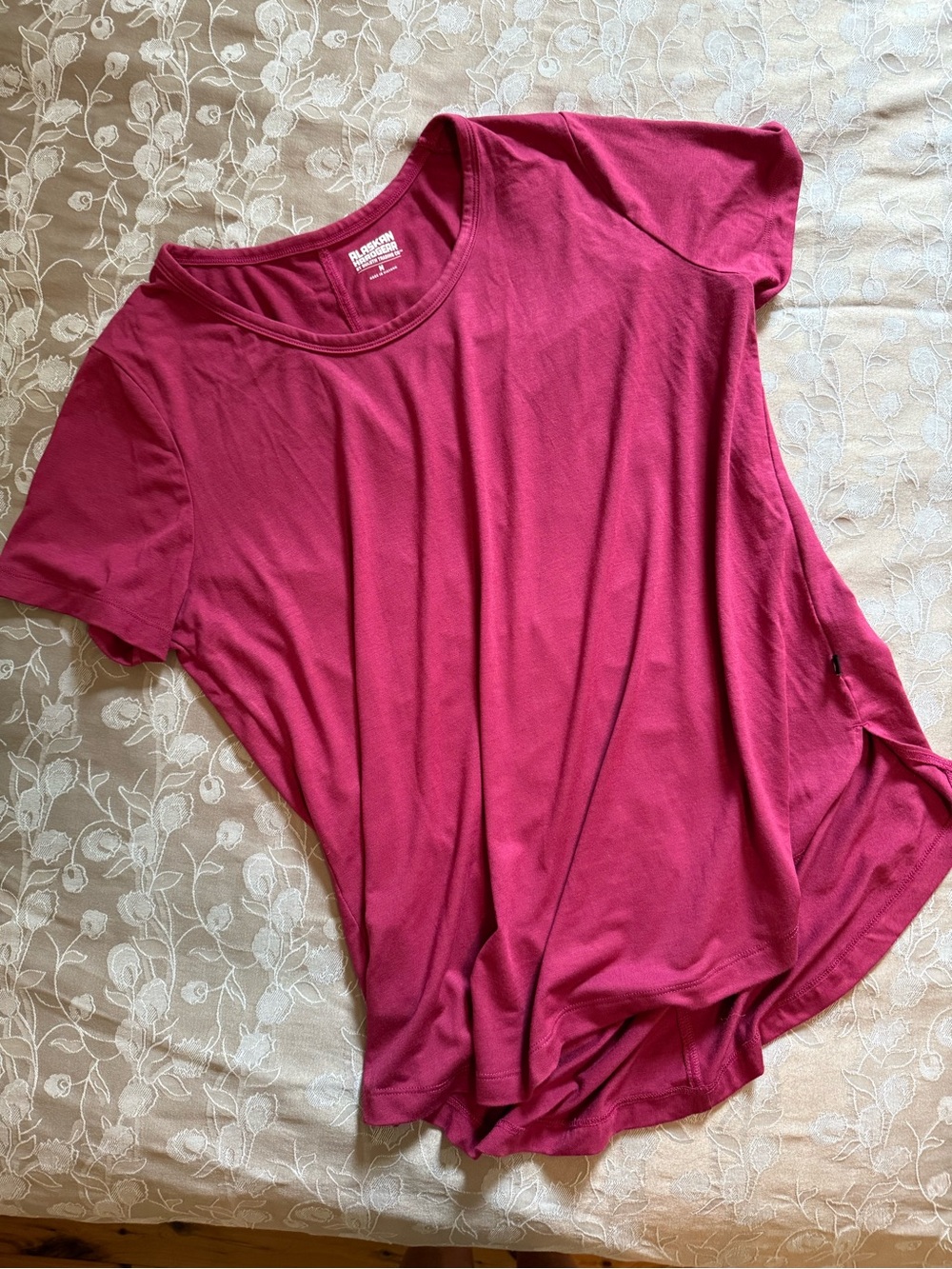 Alaskan Hard Gear, Renew bamboo tee shirt, size medium, color fuschia